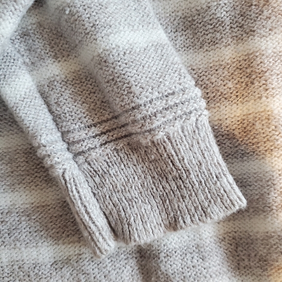 Old Navy Cream Sweater - Picture 4 of 6